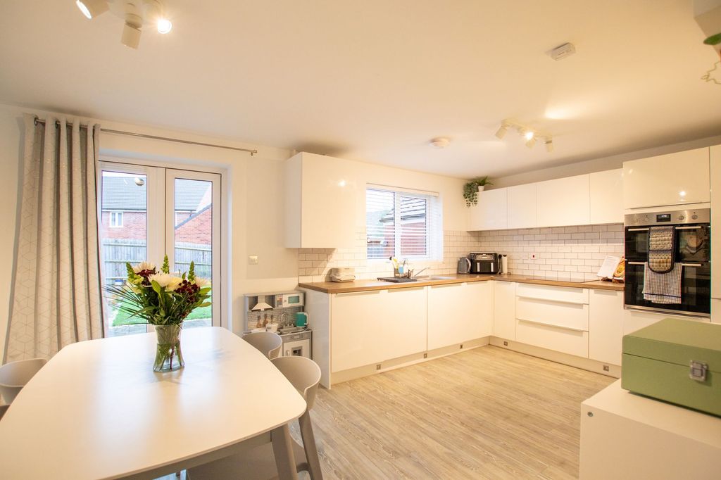 Property photo 2 of 25