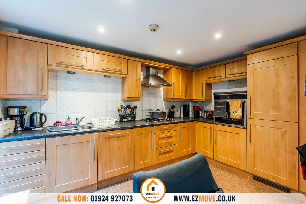 Property photo 2 of 24