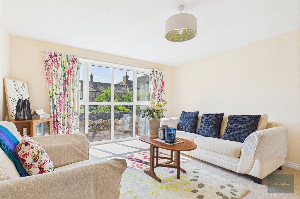 Property photo 3 of 11 Picture No. 02