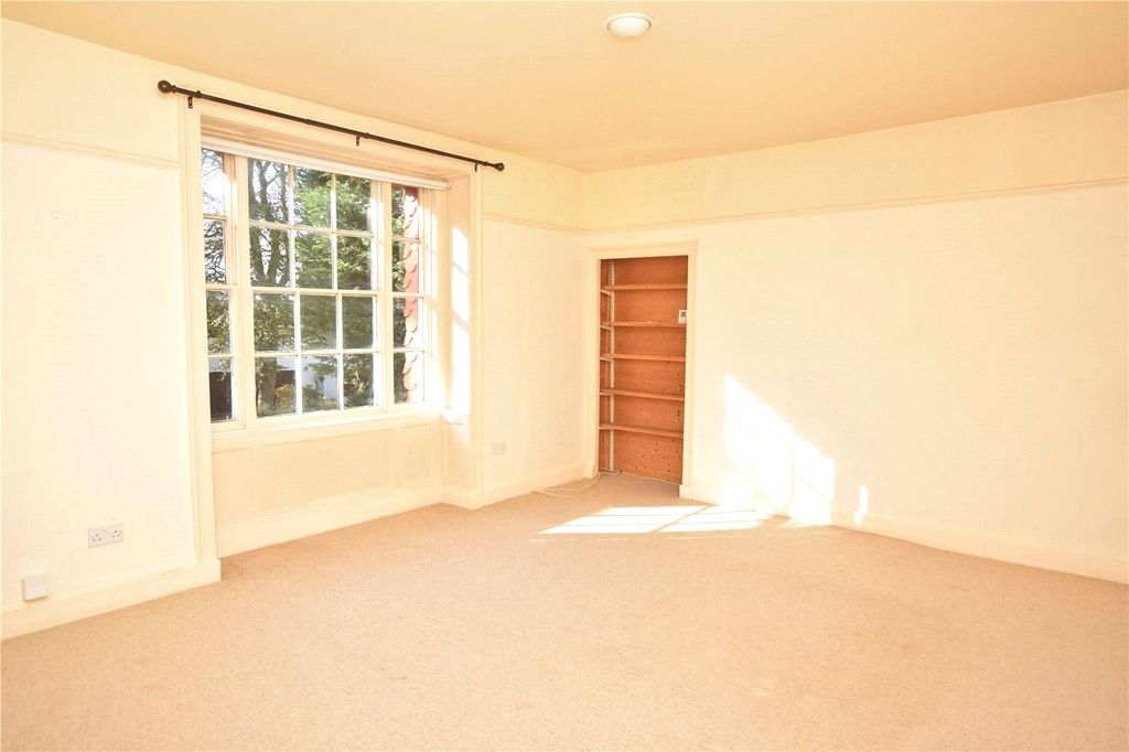 Property photo 2 of 11 Living Room