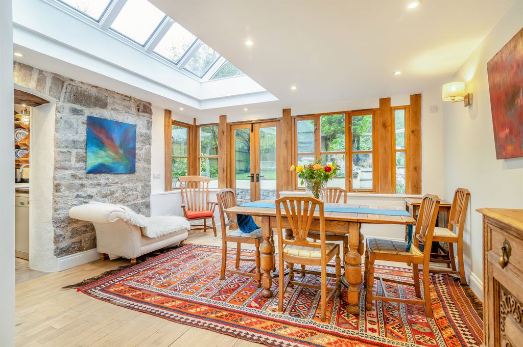 Property photo 3 of 36