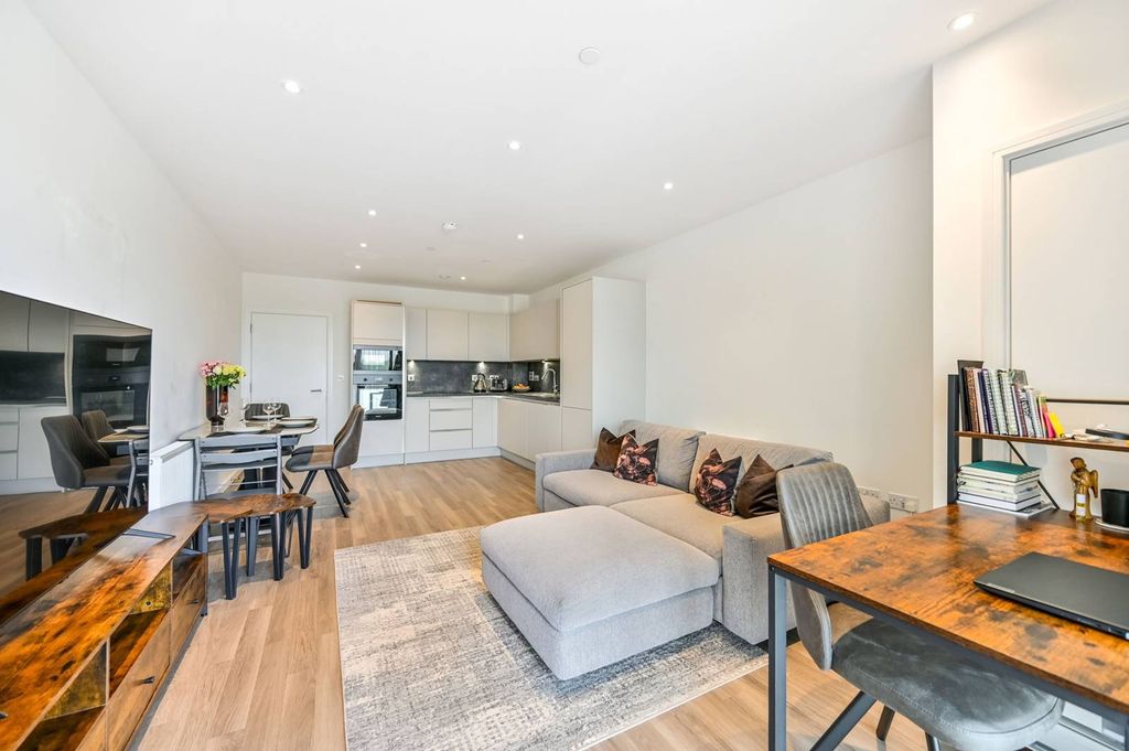 Property photo 1 of 11