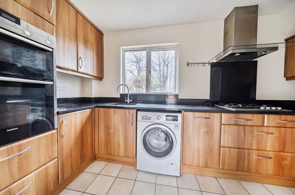 Property photo 2 of 19 1395754-13-697224...