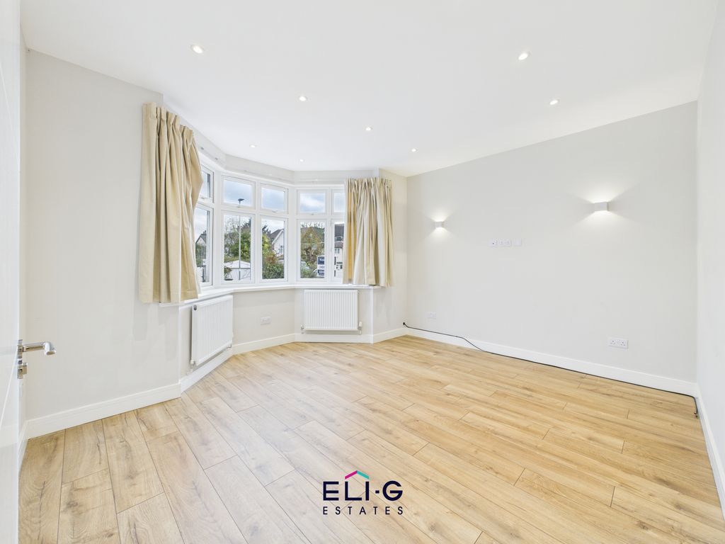 Property photo 3 of 27 Gallery