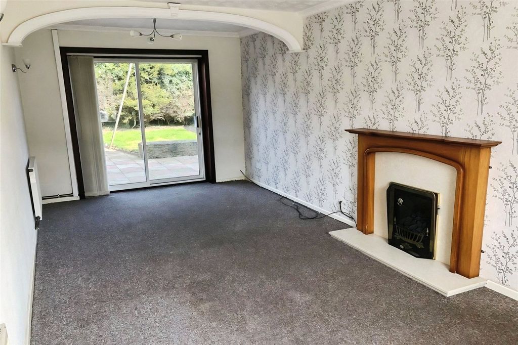 Property photo 2 of 5 Living Room