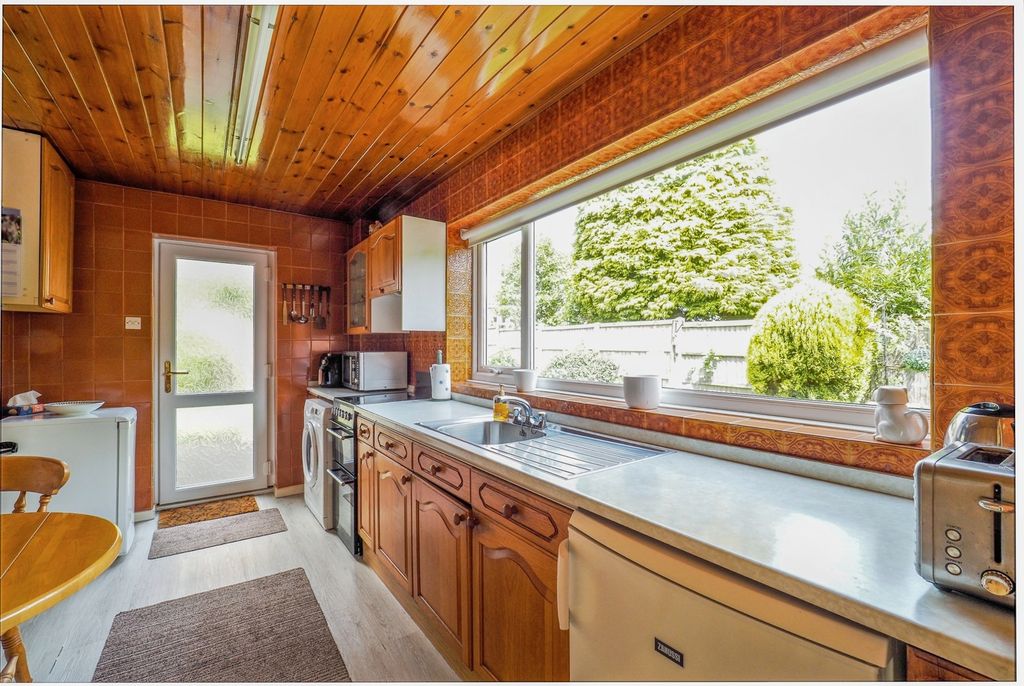 Property photo 3 of 17 Kitchen