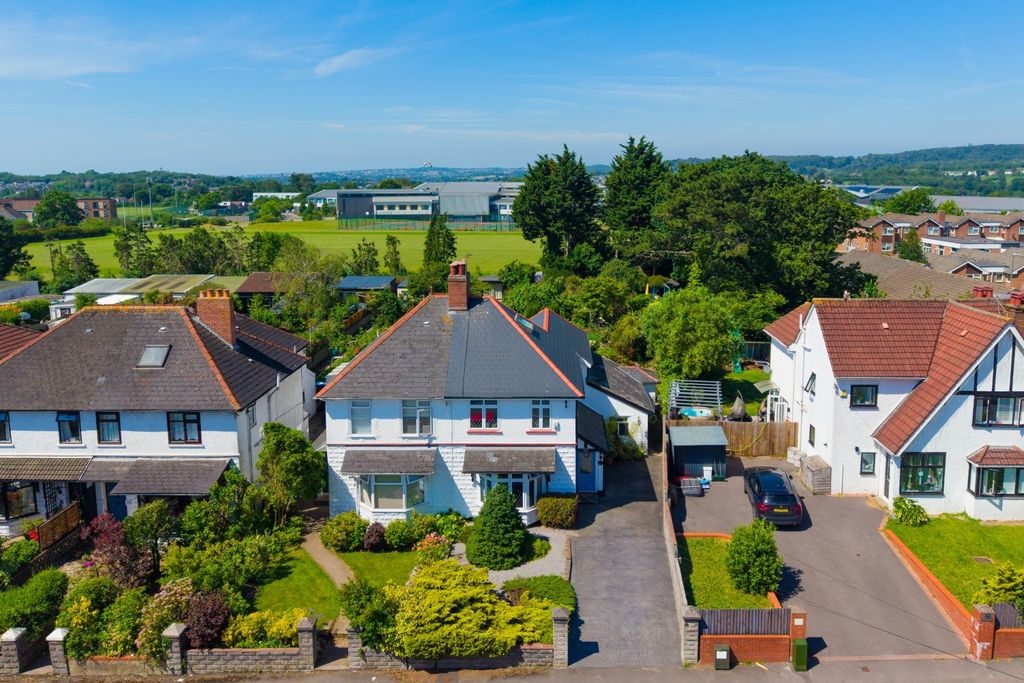 Property photo 1 of 83 Award-Winning Media Team On Every Listing_33