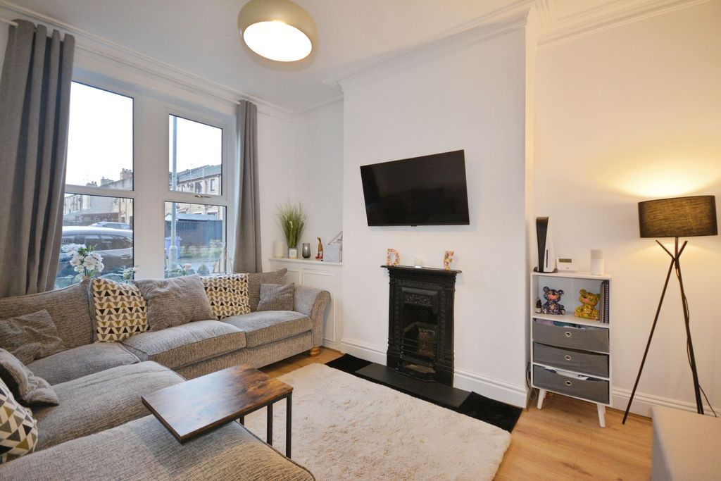 Property photo 2 of 20