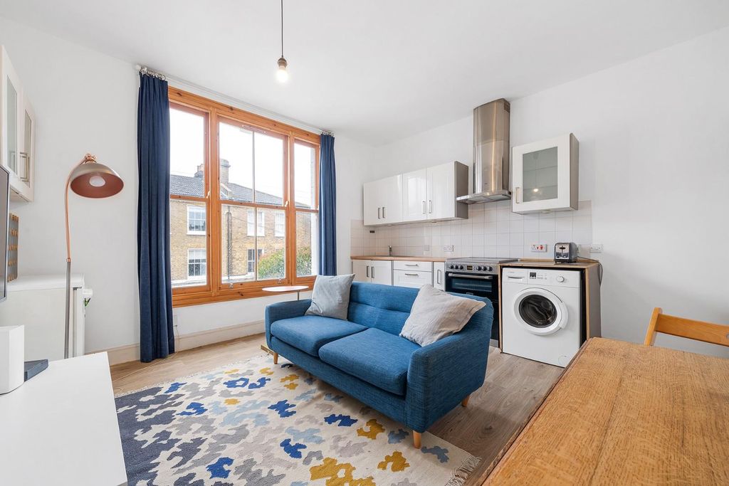 Property photo 2 of 10 Kitchenreception (2).Jpg