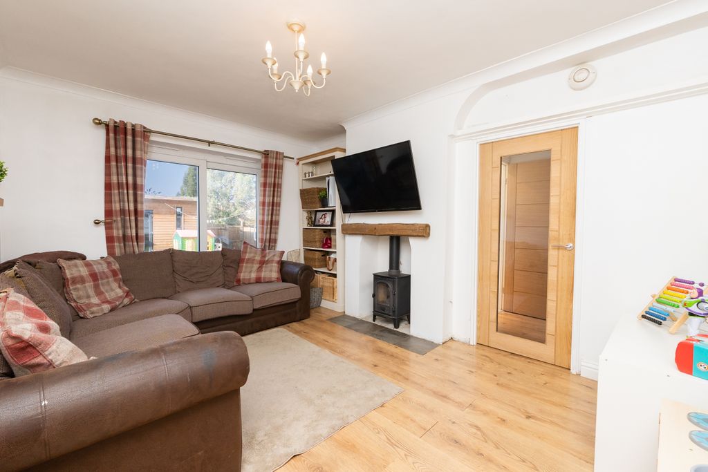 Property photo 2 of 22 Living Room