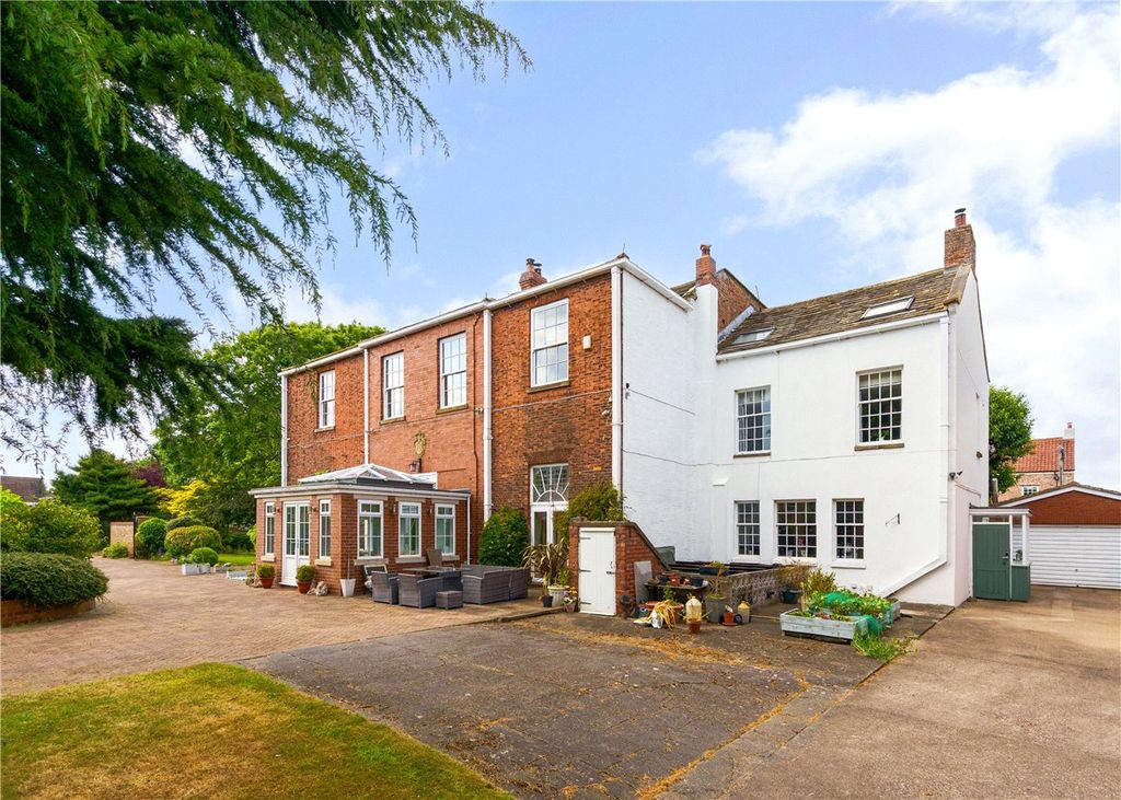 Property photo 2 of 37 Picture No. 53