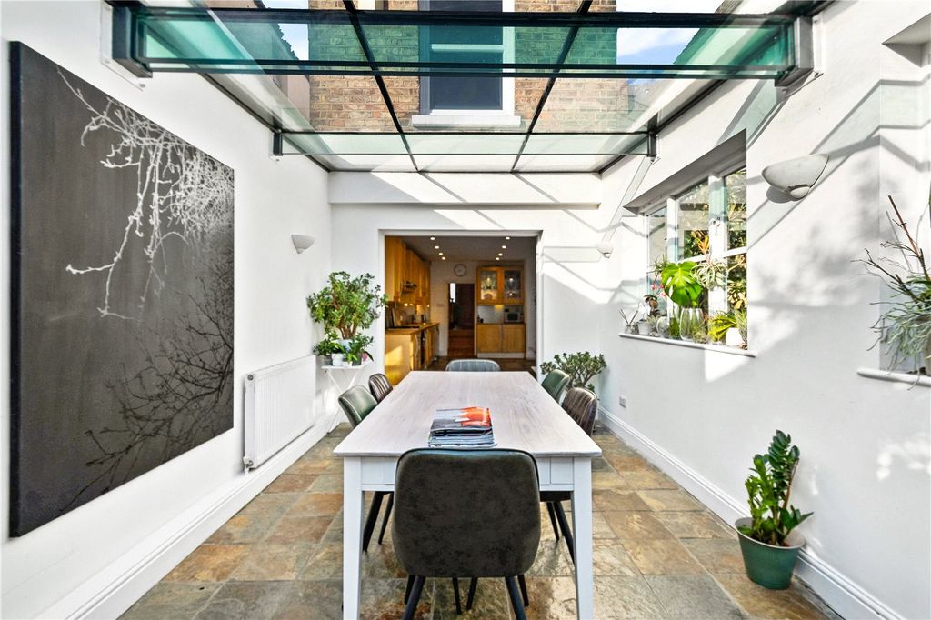 Property photo 2 of 31 Dining/Kitchen