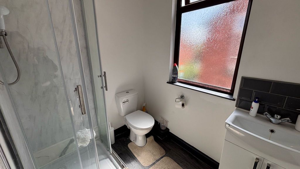 Property photo 3 of 4 Bathroom