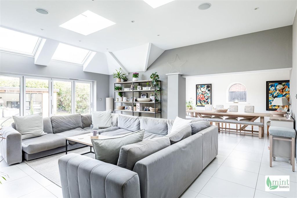 Property photo 2 of 37 Weston Way - Watermark-36.Jpg