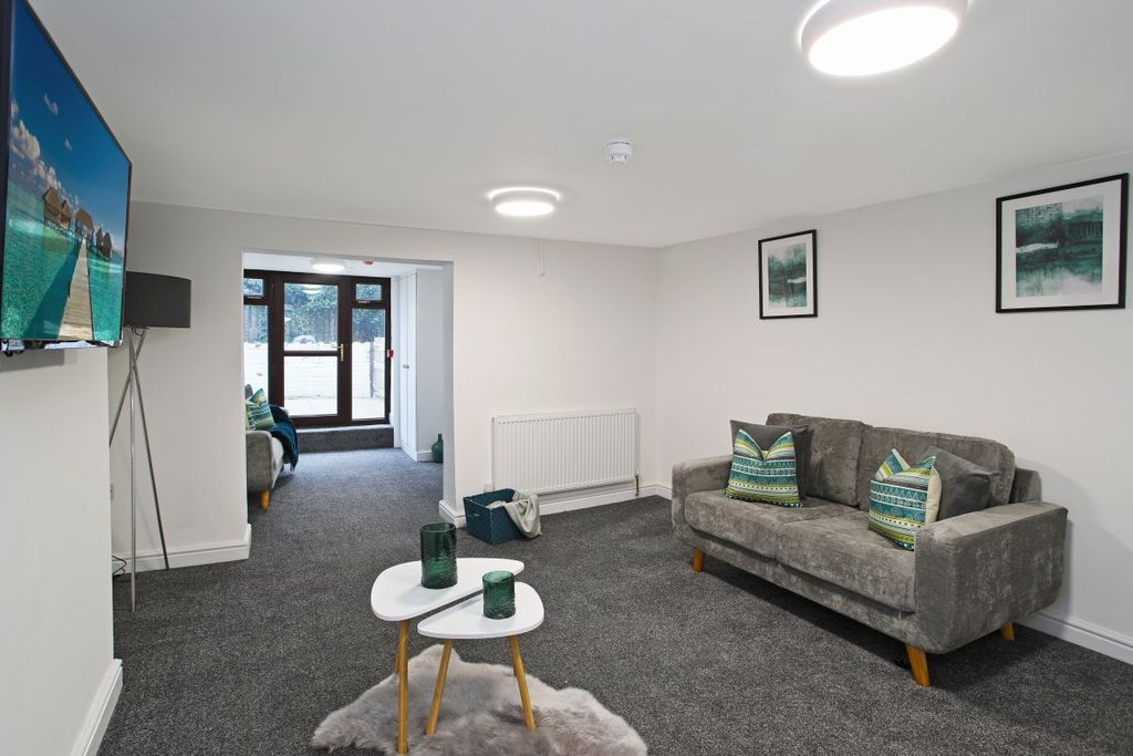 Property photo 1 of 14 5 Bed Shared House - Caxton Street, Barnsley S70