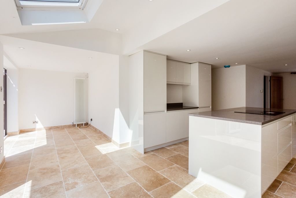 Property photo 3 of 12 Kitchen Diner 4