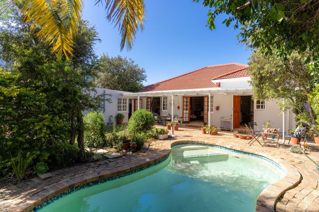 Property photo 1 of 37 Kw1582366