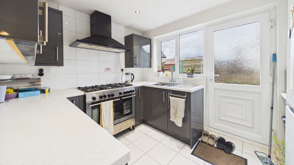 Property photo 2 of 22 3852363