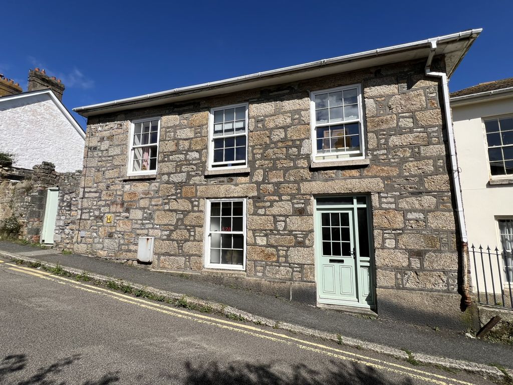 Property photo 1 of 14 3 Bedroom Mid Terrace House For Sale