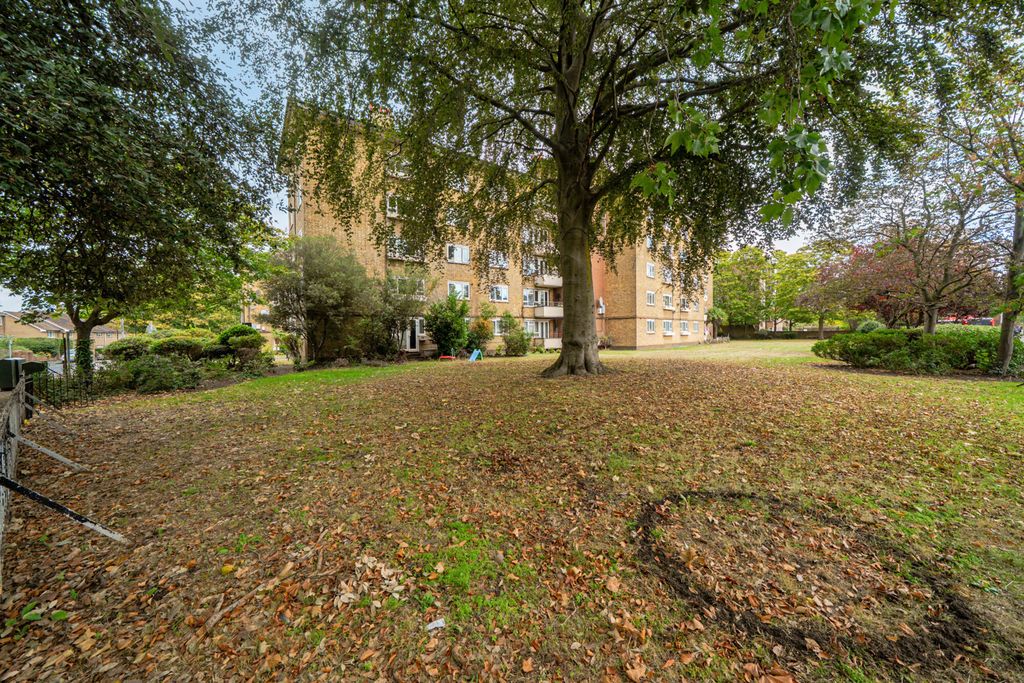 Property photo 3 of 16 1521901-16-6Aa7F8...