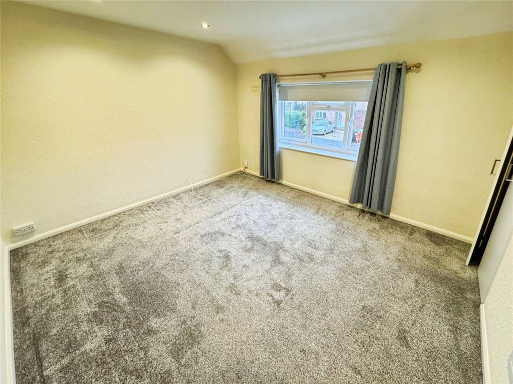 Property photo 2 of 5 Bedroom