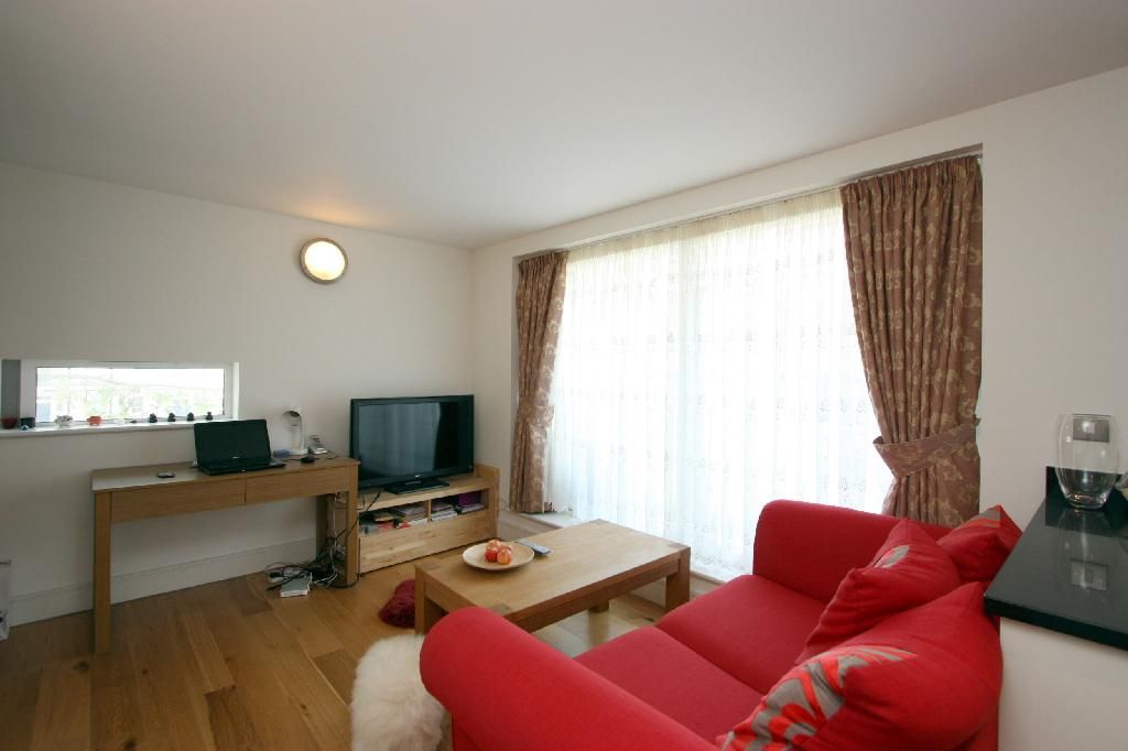 Property photo 2 of 8 Reception/Kitchen