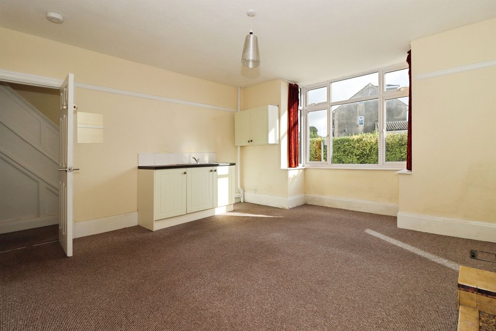 Property photo 3 of 13