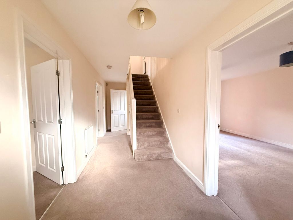 Property photo 2 of 17 Entrance