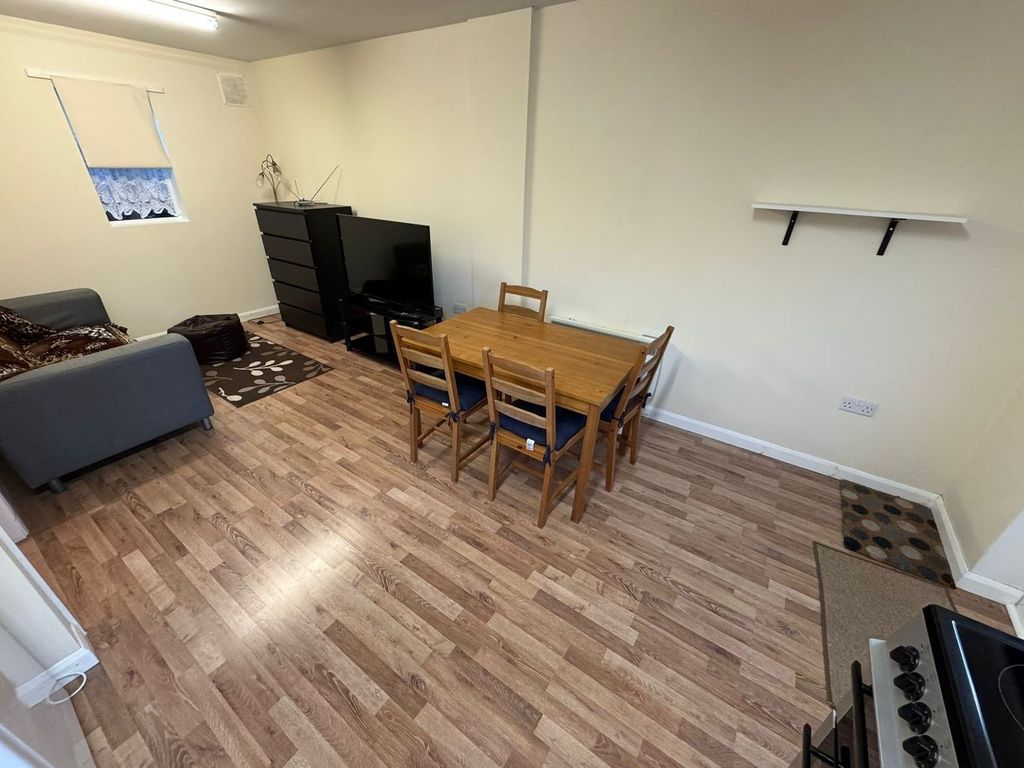 Property photo 1 of 10 Lounge