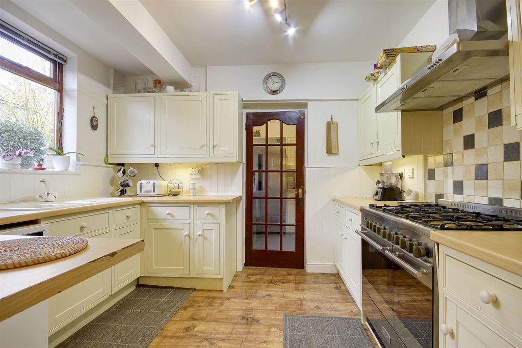 Property photo 2 of 26