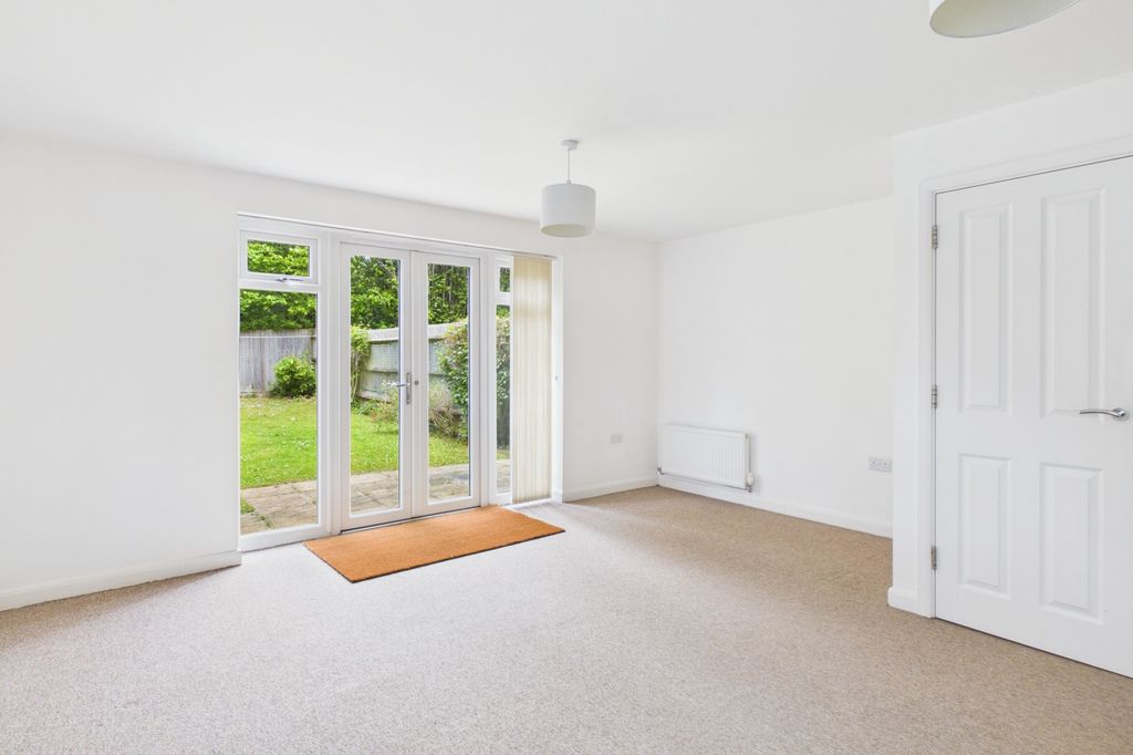 Property photo 3 of 18 Cam02519G0-Pr0438-Still008
