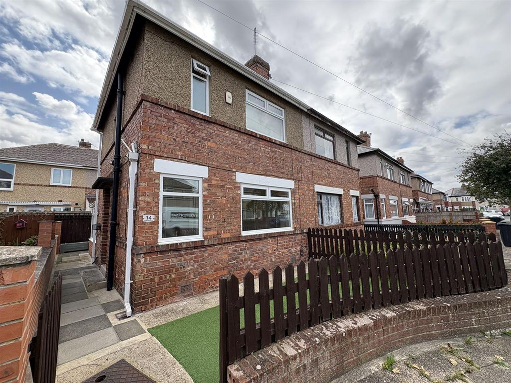 Property photo 1 of 14 Externally