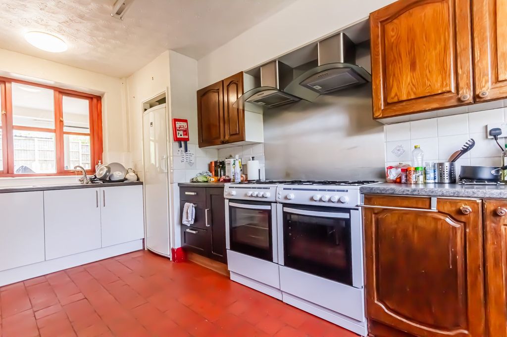 Property photo 2 of 23