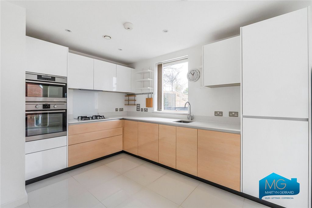 Property photo 2 of 20 Picture No. 81