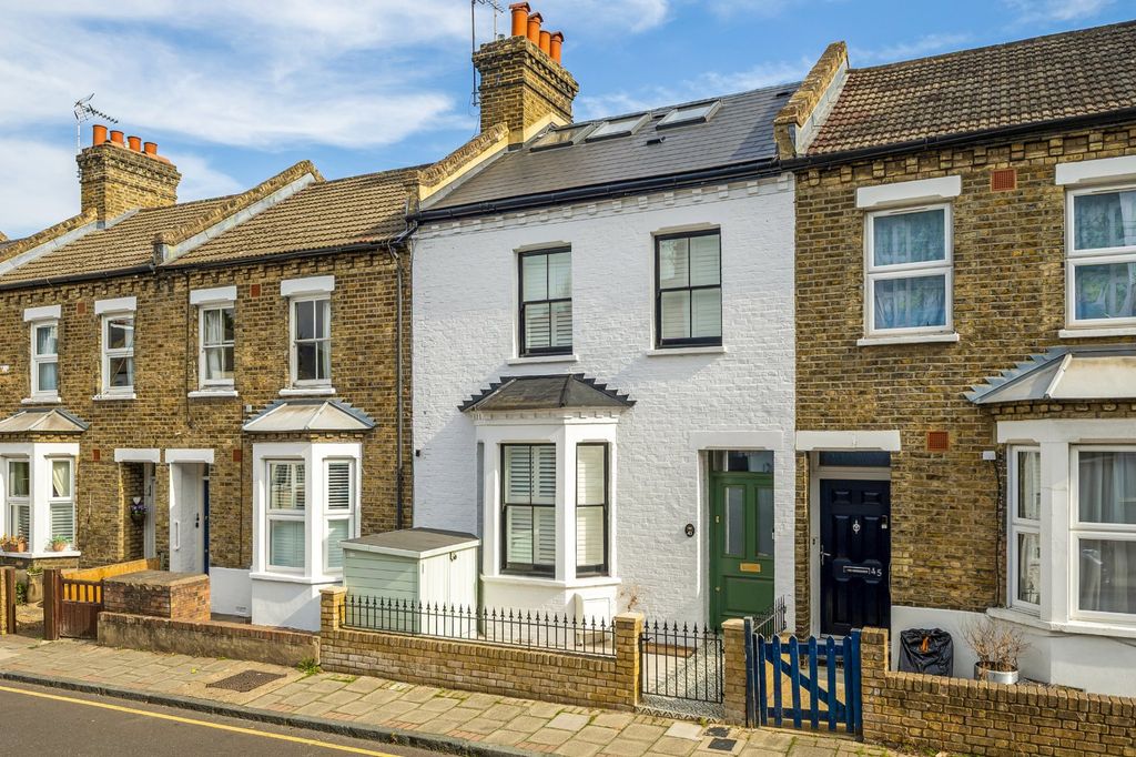 Property photo 1 of 18 Wadham Road