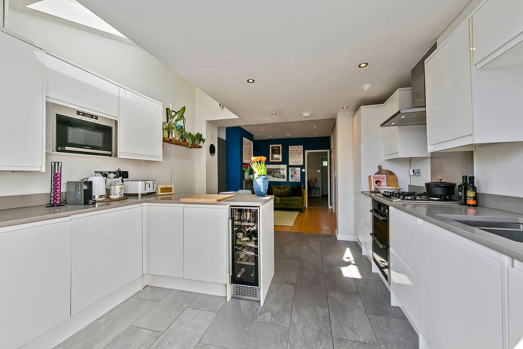 Property photo 3 of 21 Kitchen