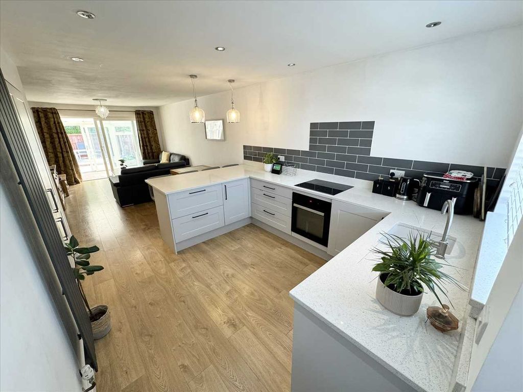 Property photo 2 of 32 Kitchen