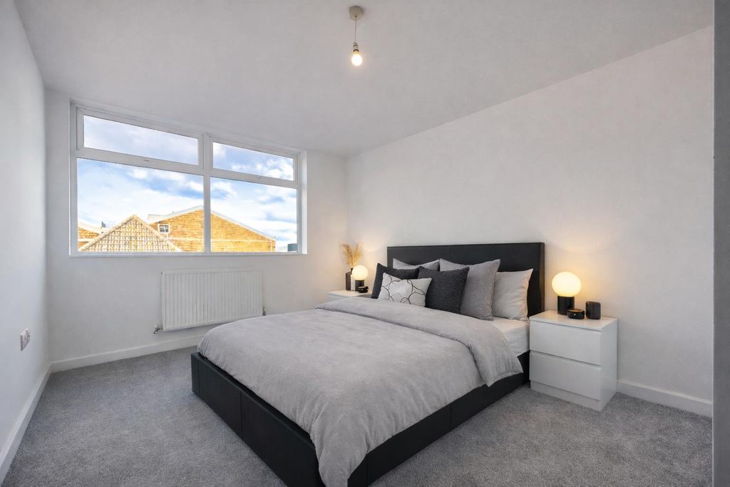 Additional image 7 of 1 bed flat for saleLondon Road, Hadleigh, Benfleet SS7