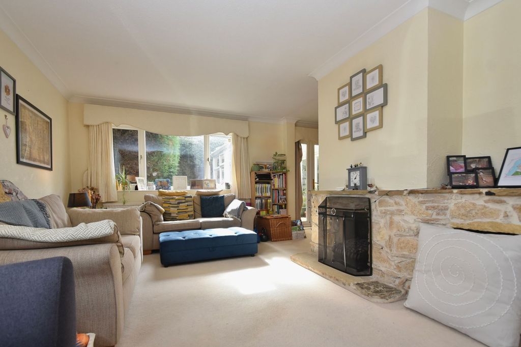 Property photo 2 of 20