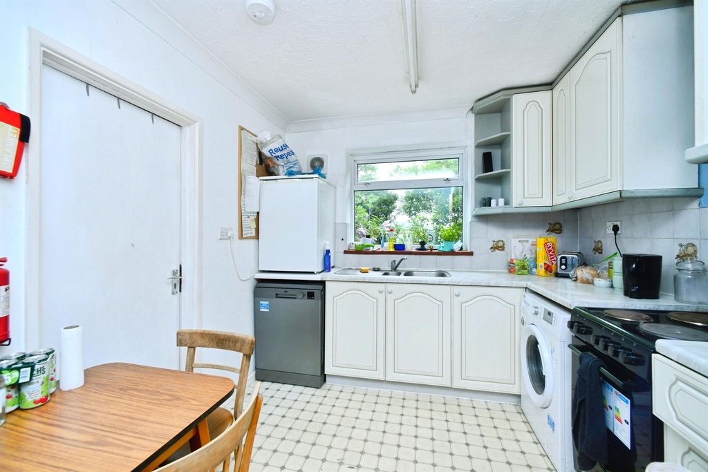 Property photo 2 of 22