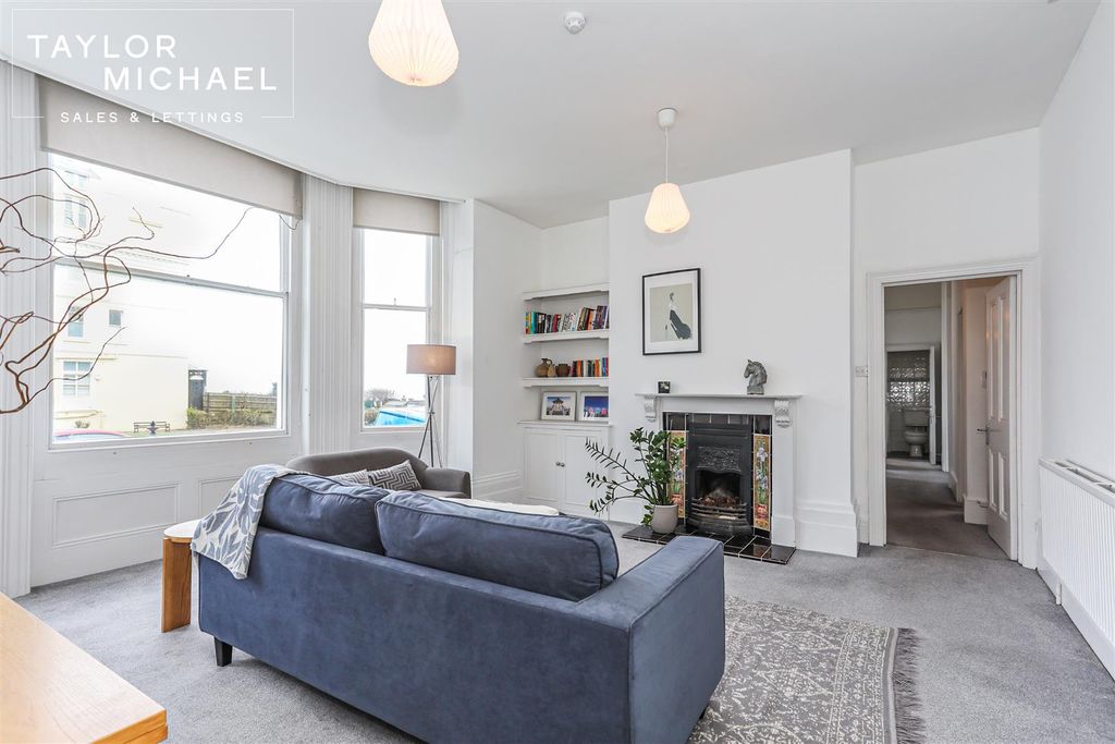 Property photo 3 of 28 Living Room