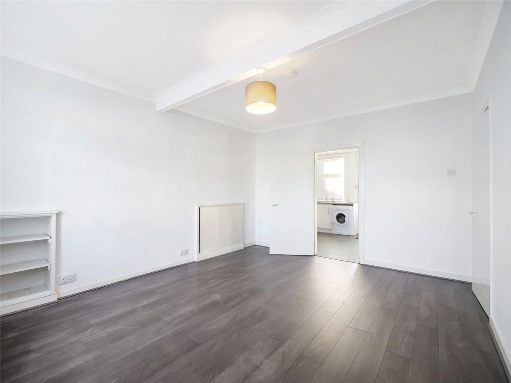 Property photo 3 of 21 Picture No. 06