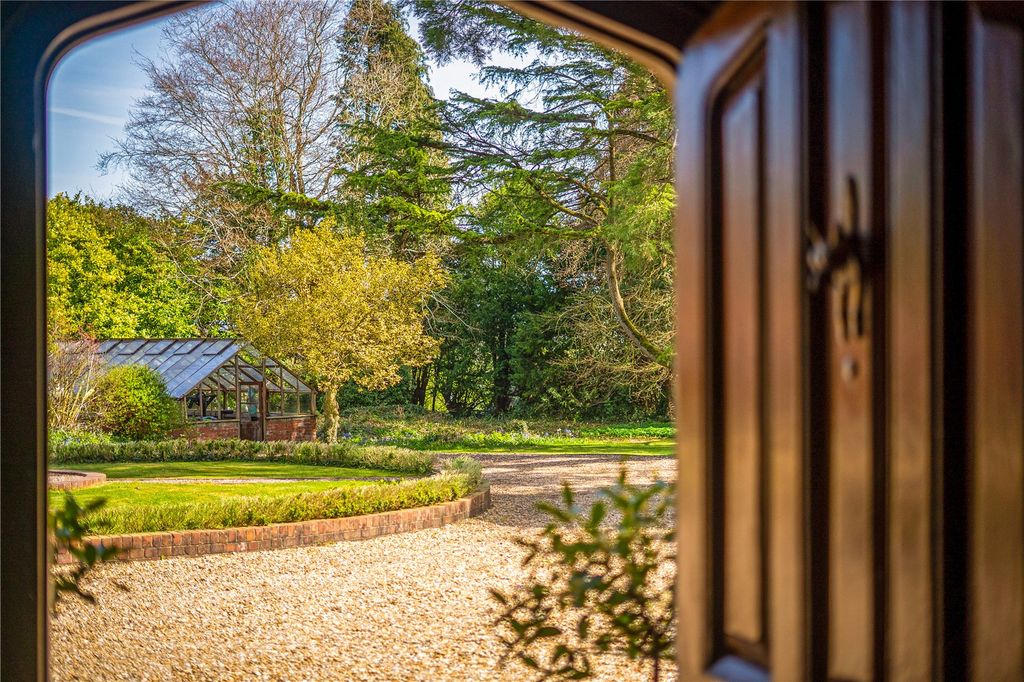 Property photo 3 of 27 House. Partnership