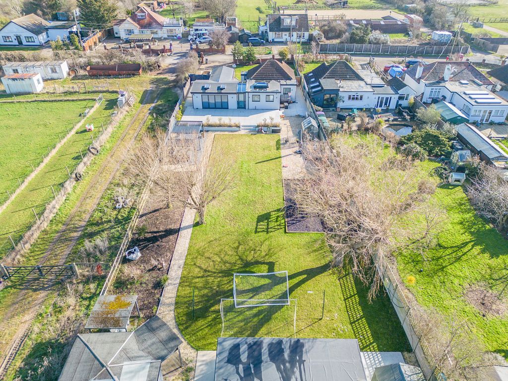 Property photo 2 of 33