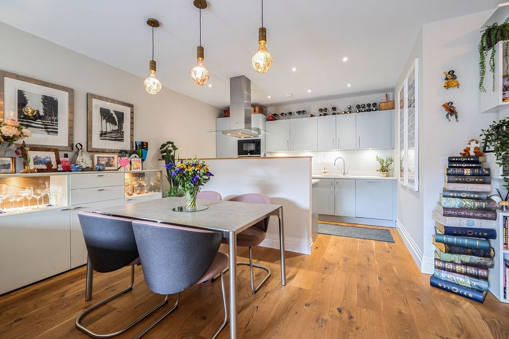 Property photo 1 of 27