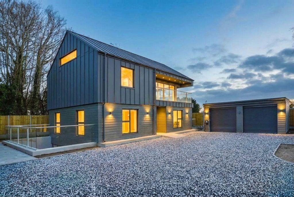 Property photo 1 of 19 Front Facia Et.Jpeg