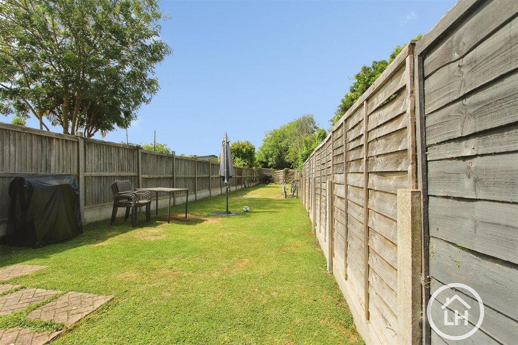 Property photo 3 of 14 Garden