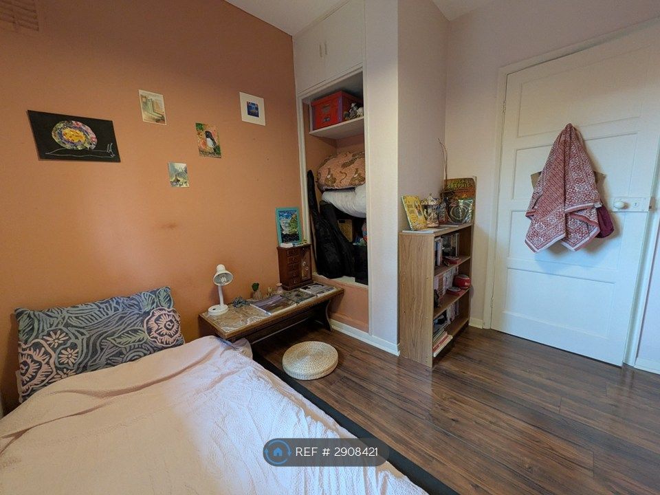 Property photo 2 of 9 Single Bedroom