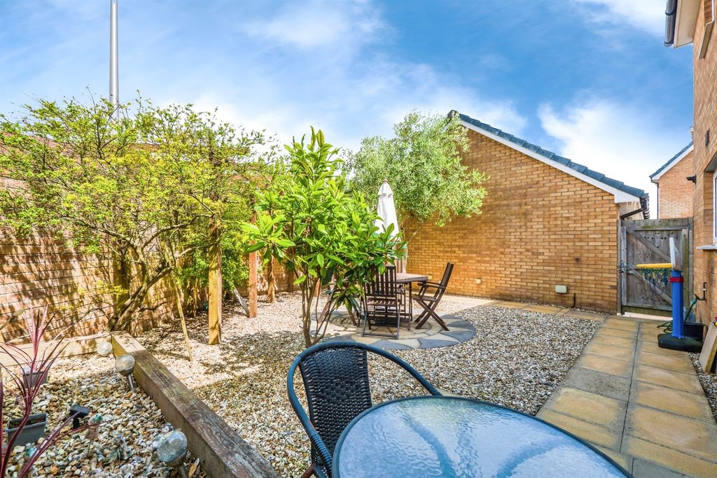 Property photo 2 of 19