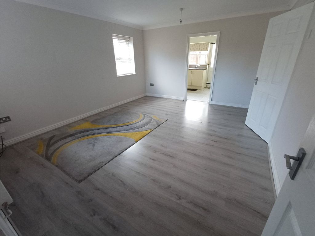 Property photo 3 of 13 Picture No. 12